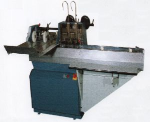Máquina de coser revista PURLUX DQB404